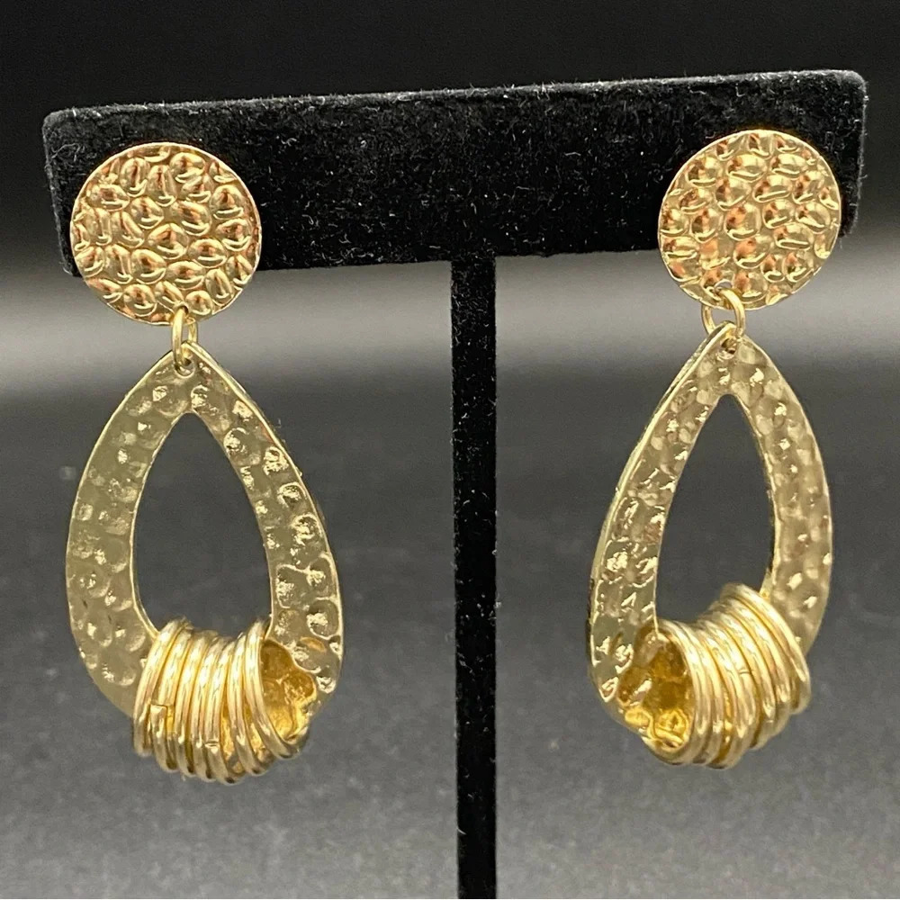 Vintage 80s Hammered Gold Tone Dangly Hoop Earrings - Clip oN